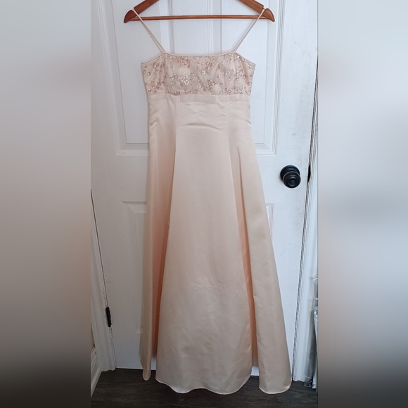 Beautiful cream prom dress or bridesmaid dress size 1 or 2 - Picture 1 of 6